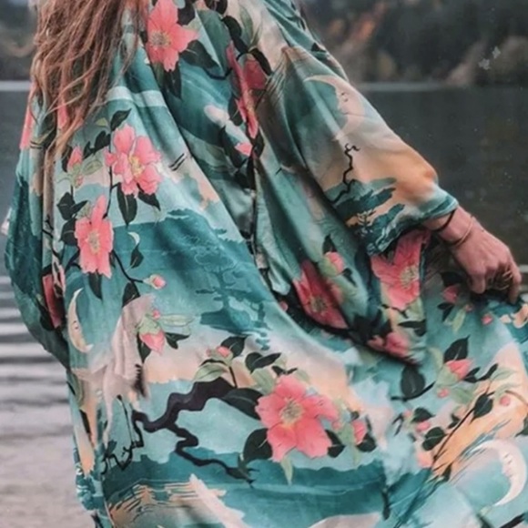 Nightingale Bohemian Gypsy Floral Moon Oversized Resort Beach Maxi Kimono - Picture 9 of 10